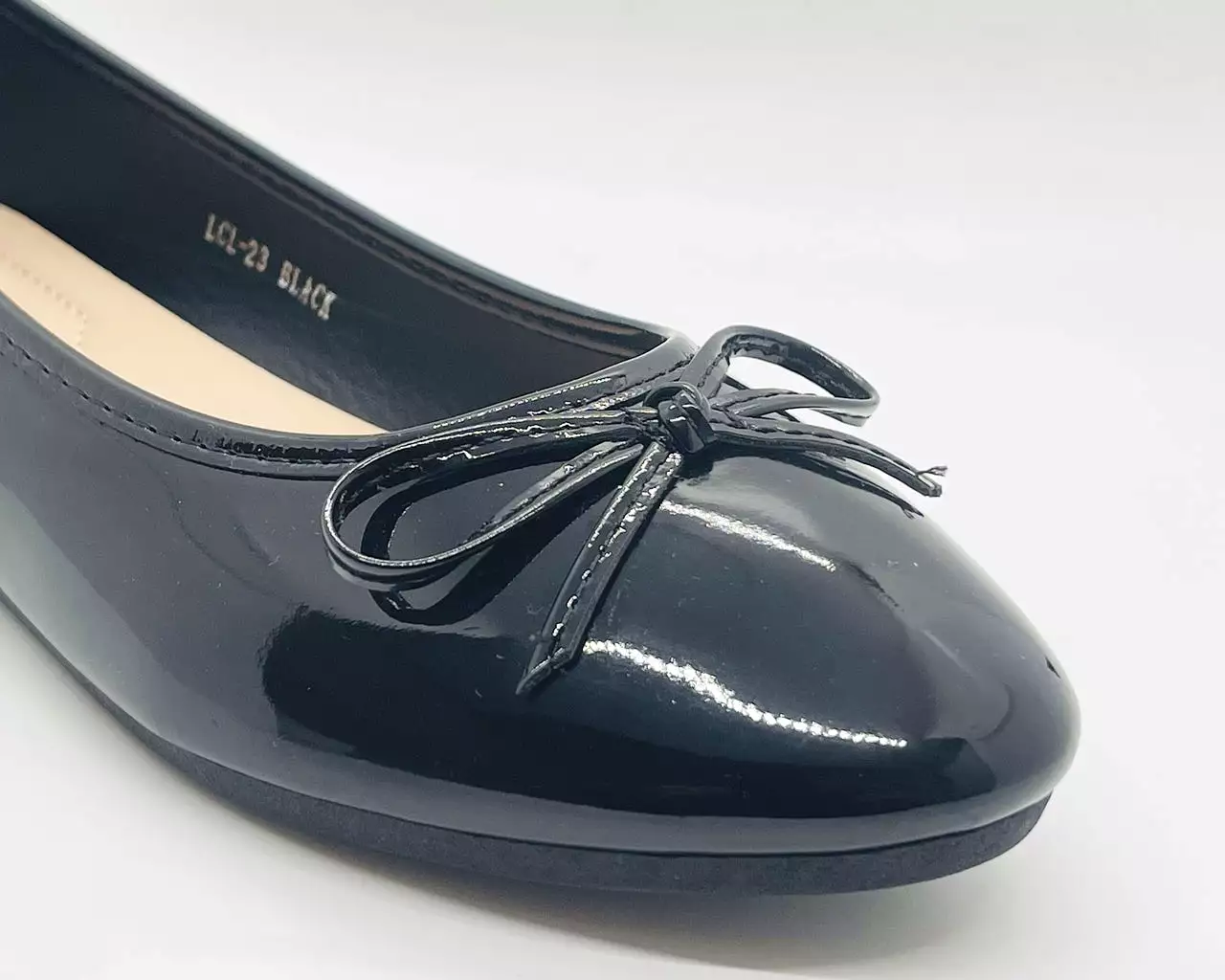 Ballerina flat shoes with bow for women.