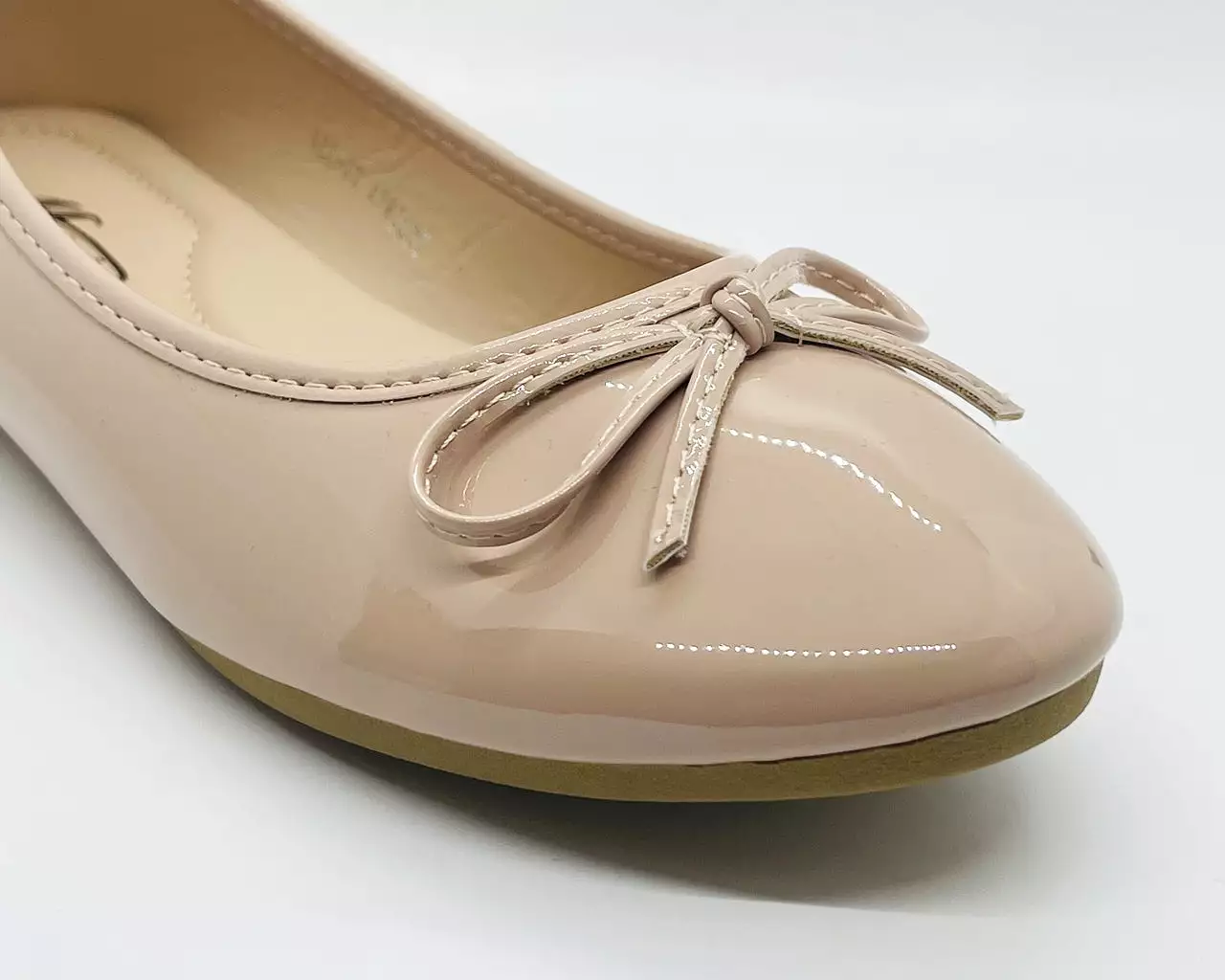 Ballerina flat shoes with bow for women.