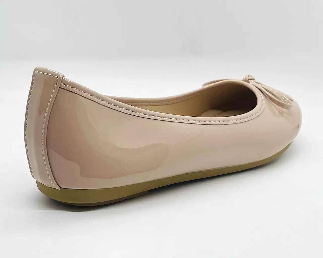 Ballerina flat shoes with bow for women.