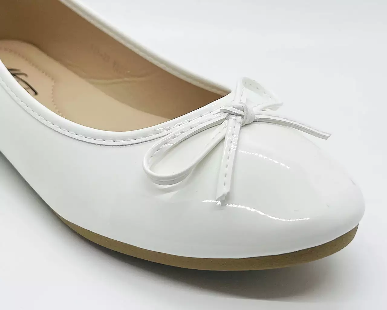 Ballerina flat shoes with bow for women.