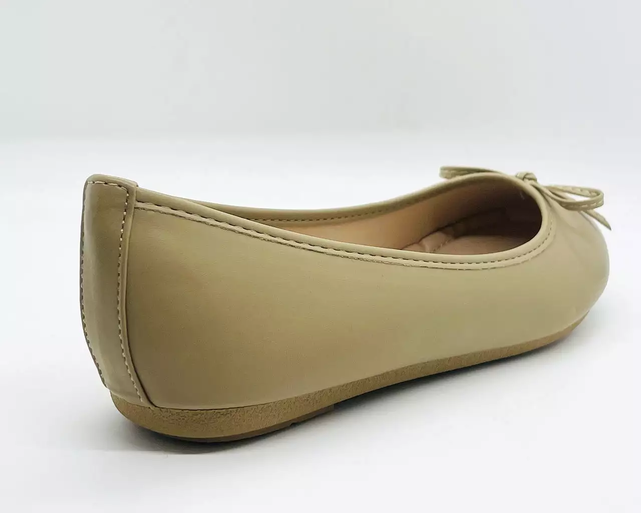 Ballerina flat shoes with bow for women.