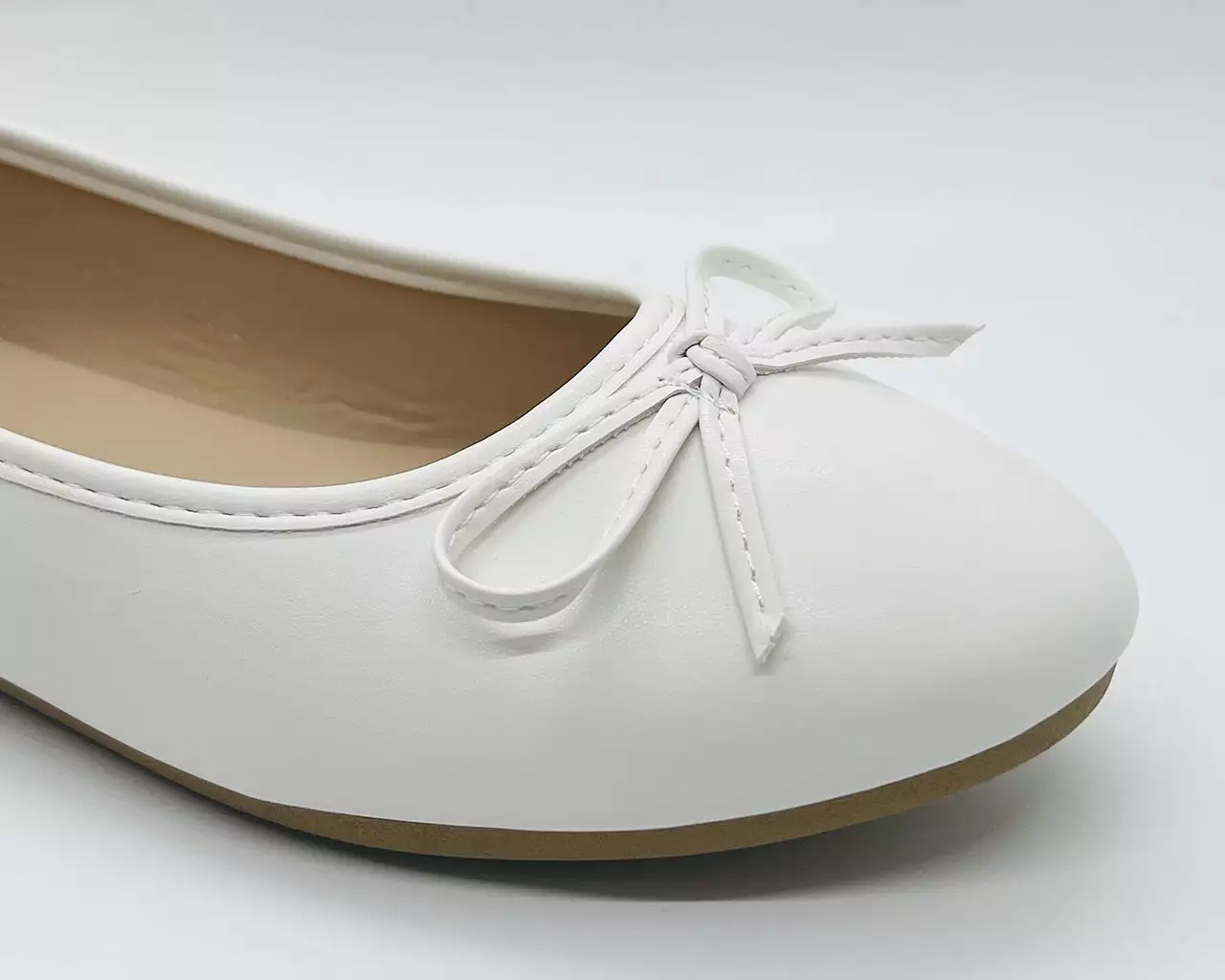 Ballerina flat shoes with bow for women.