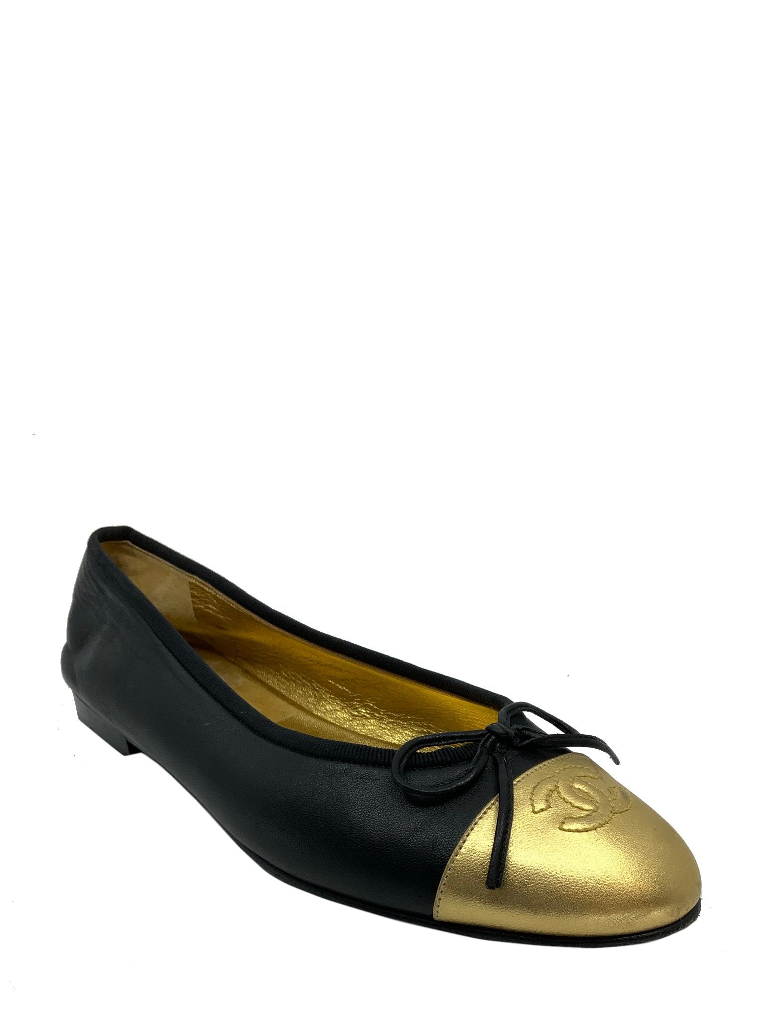 Chanel cap toe lambskin leather ballet flats - Size 9