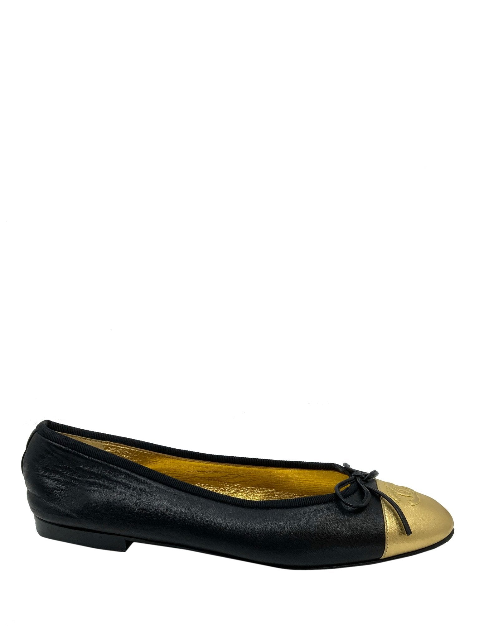 Chanel cap toe lambskin leather ballet flats - Size 9