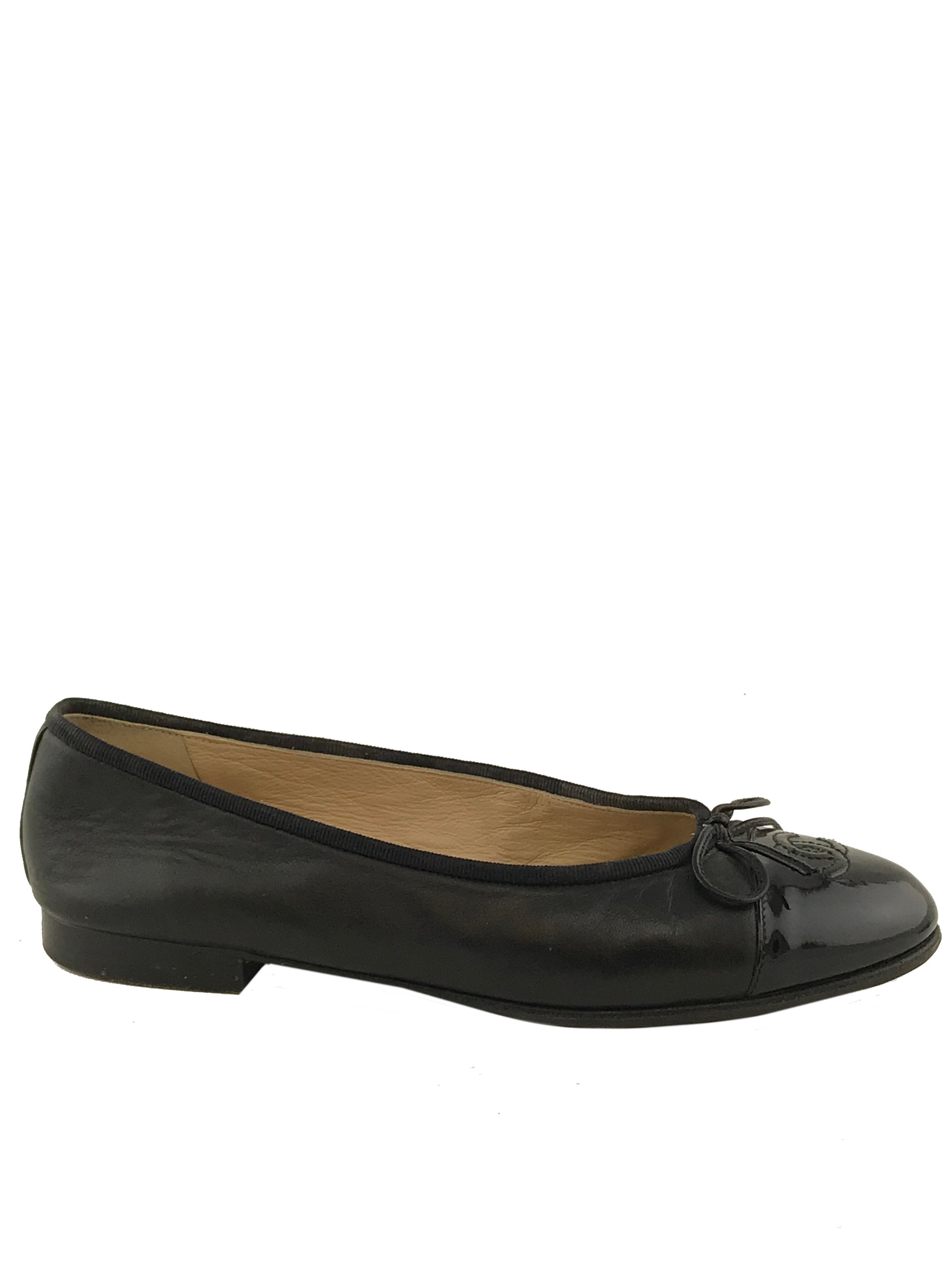 Chanel CC Cap Toe Leather Ballet Flats - Size 7.5