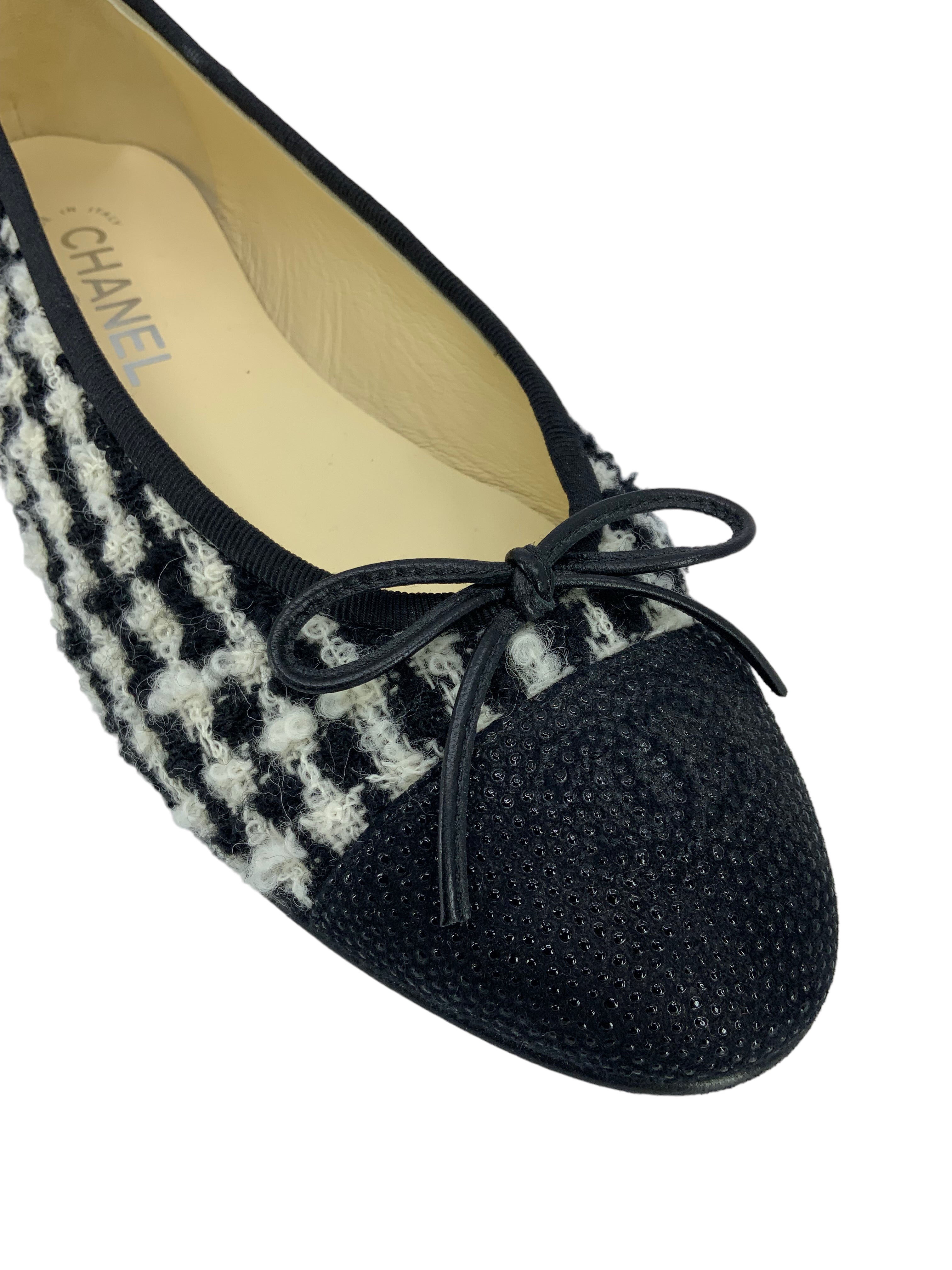 Chanel Tweed CC Logo Cap Toe Ballerina Flats Size 8 - Google SEO result: Chanel tweed ballerina flats with CC logo and cap toe, 