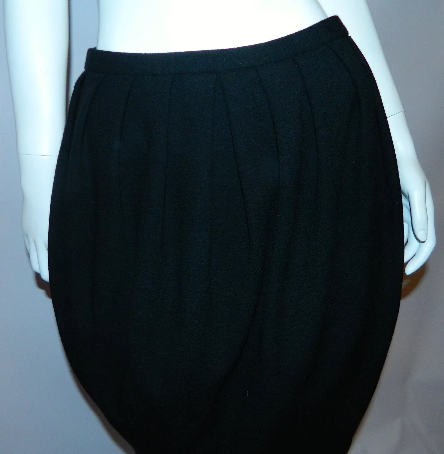 Early DKNY Donna Karan New York Black Wool Tulip Skirt in US 12