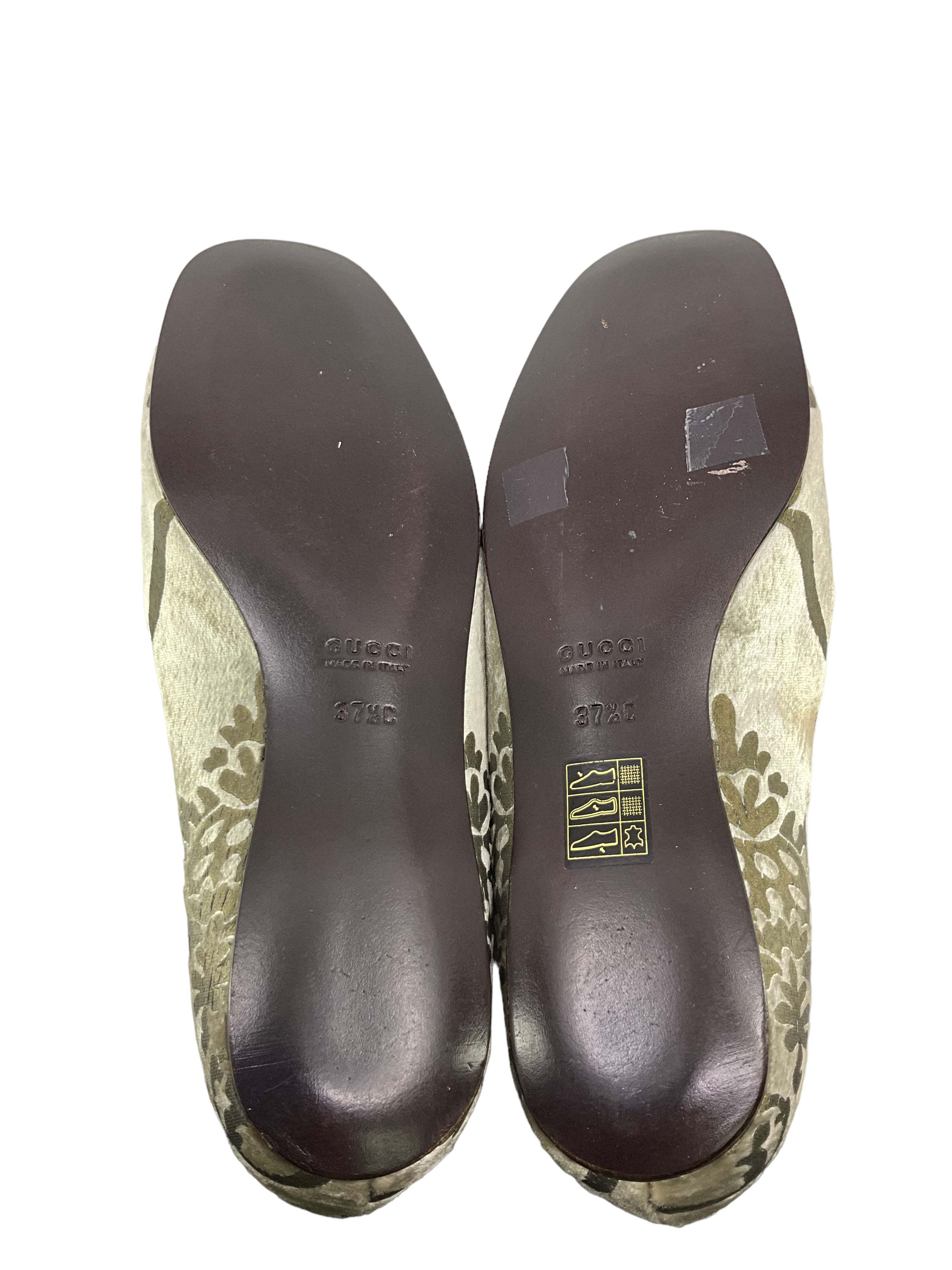 Gucci gold brocade flats, size 7.5 - Shop now!