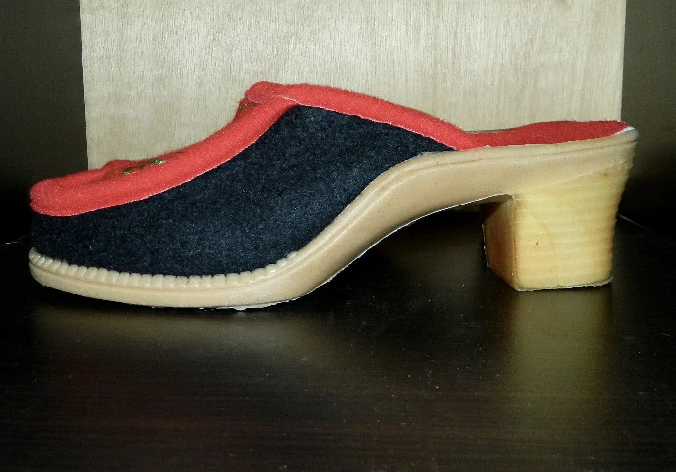 Vintage 1960s Wool Felt Clogs with Floral Embroidery Heels Slippers EU 37 US 6.5 - 7