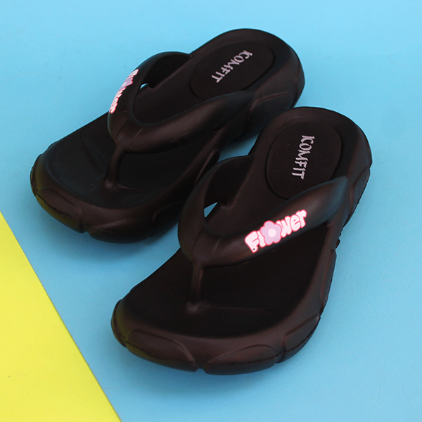 Women's black slippers