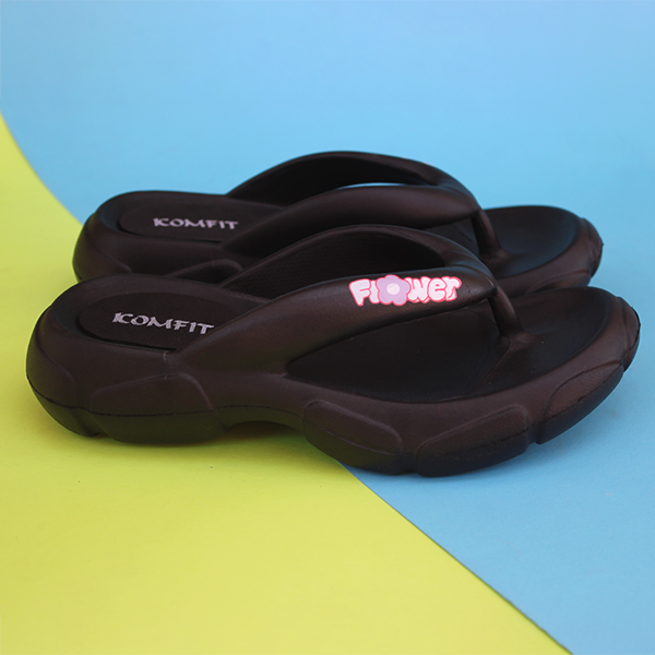 Women's black slippers