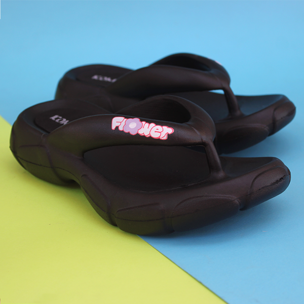 Women's black slippers